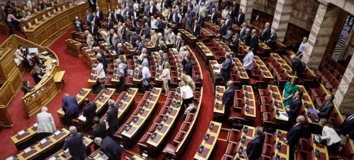 Η αποφυλάκιση Φλώρου στη Βουλή – Ερώτηση στον Τσίπρα και στον Κοντονή